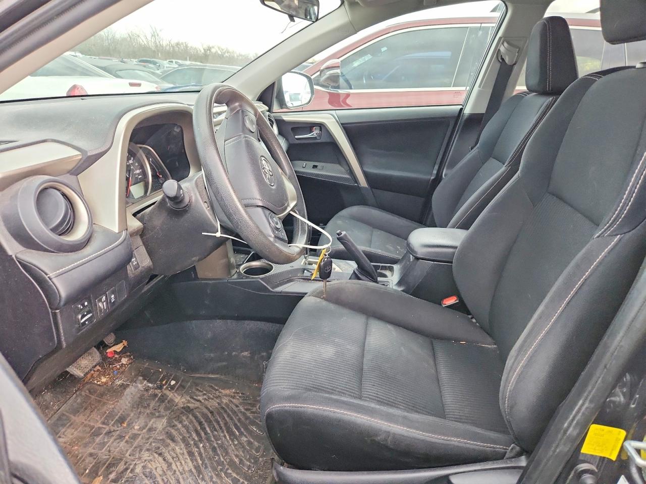 2015 TOYOTA RAV4 XLE photo 7