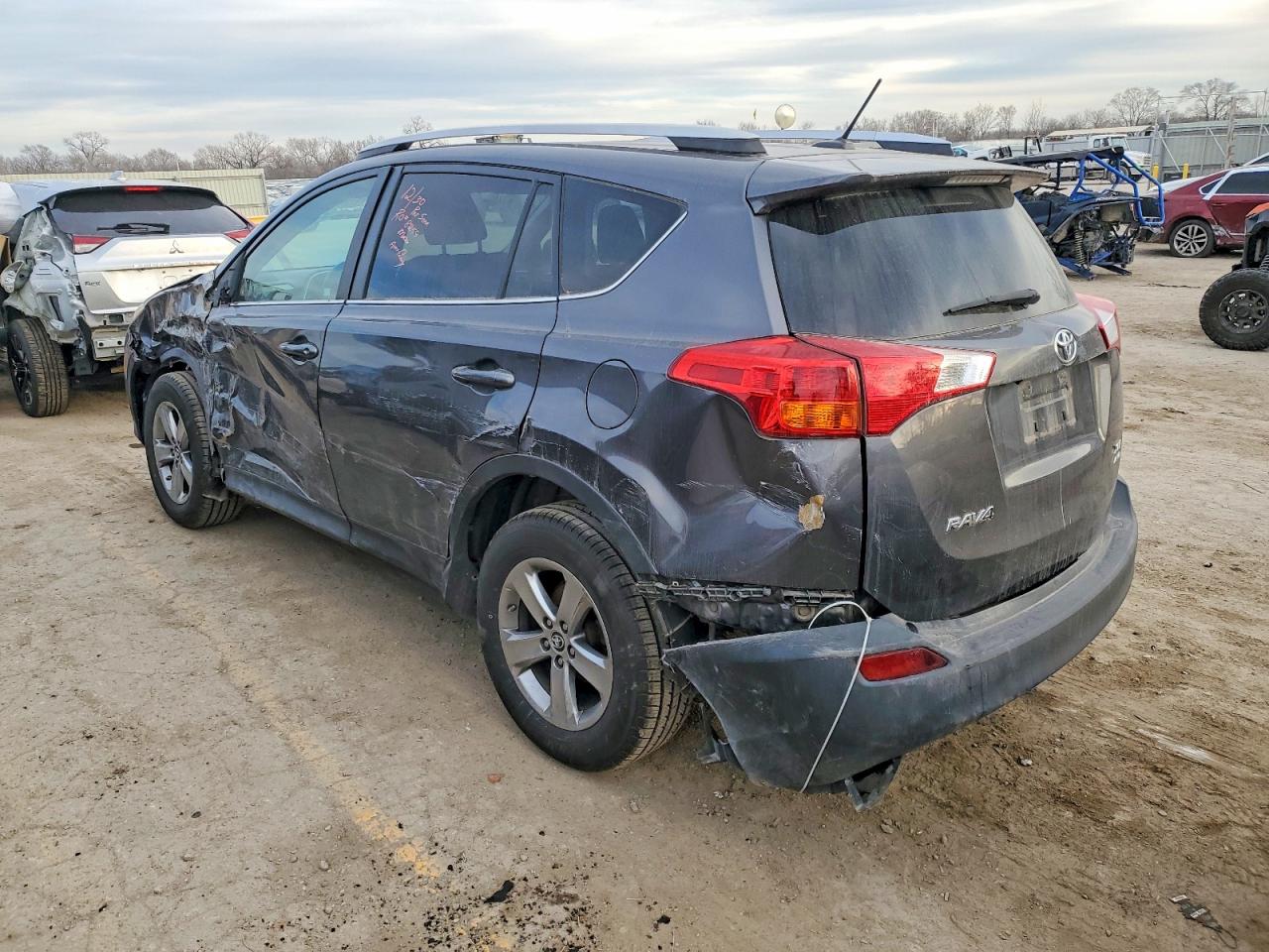2015 TOYOTA RAV4 XLE photo 2