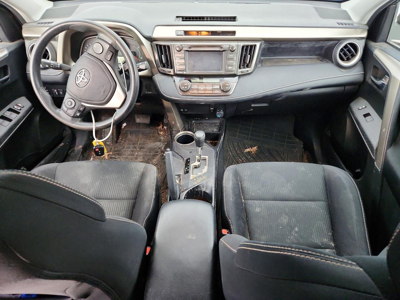 2015 TOYOTA RAV4 XLE photo 8