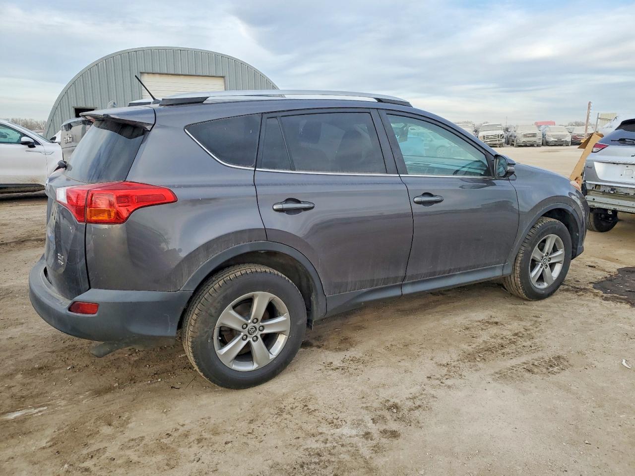 2015 TOYOTA RAV4 XLE photo 3