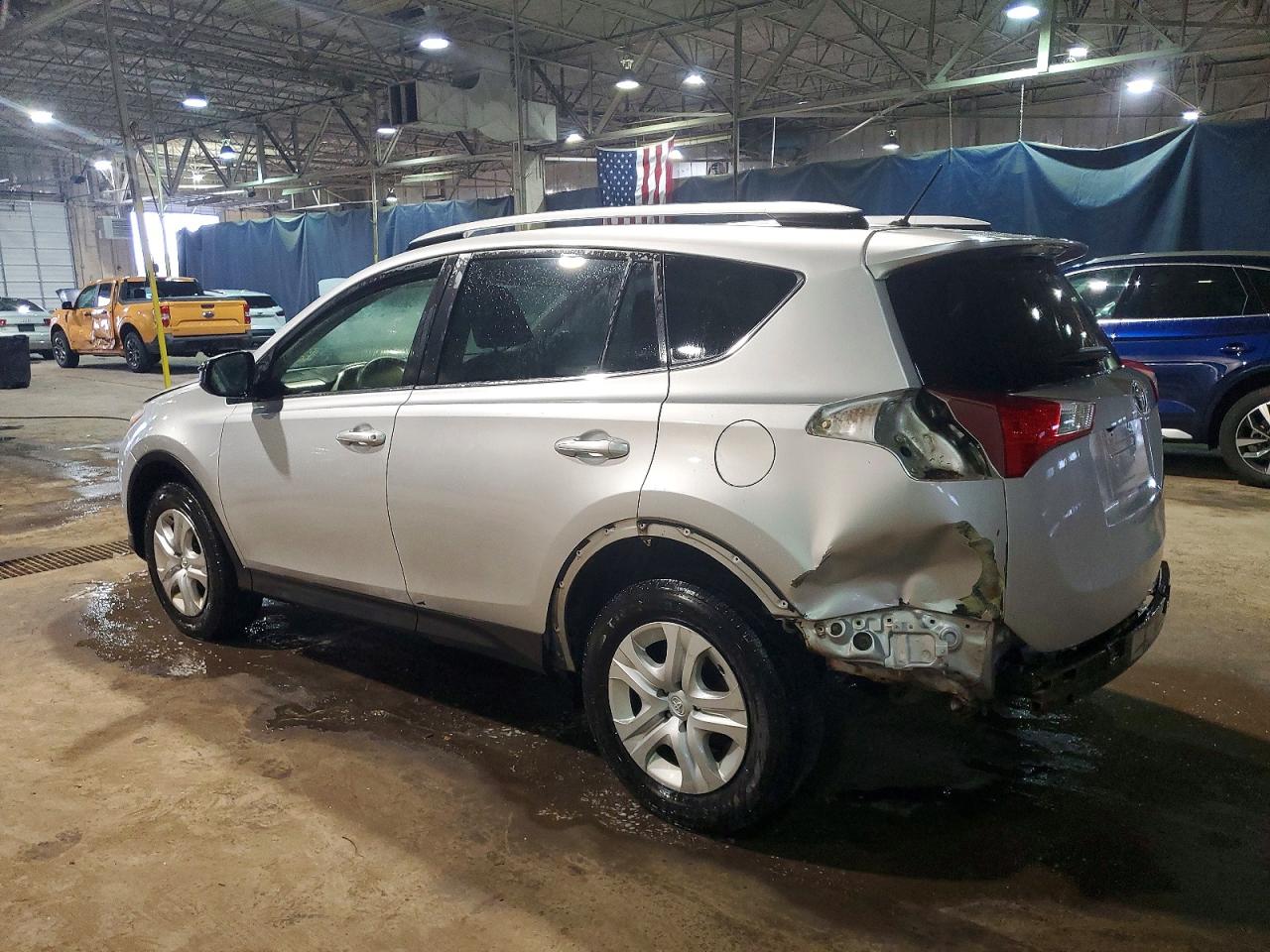 2014 TOYOTA RAV4 LE photo 2