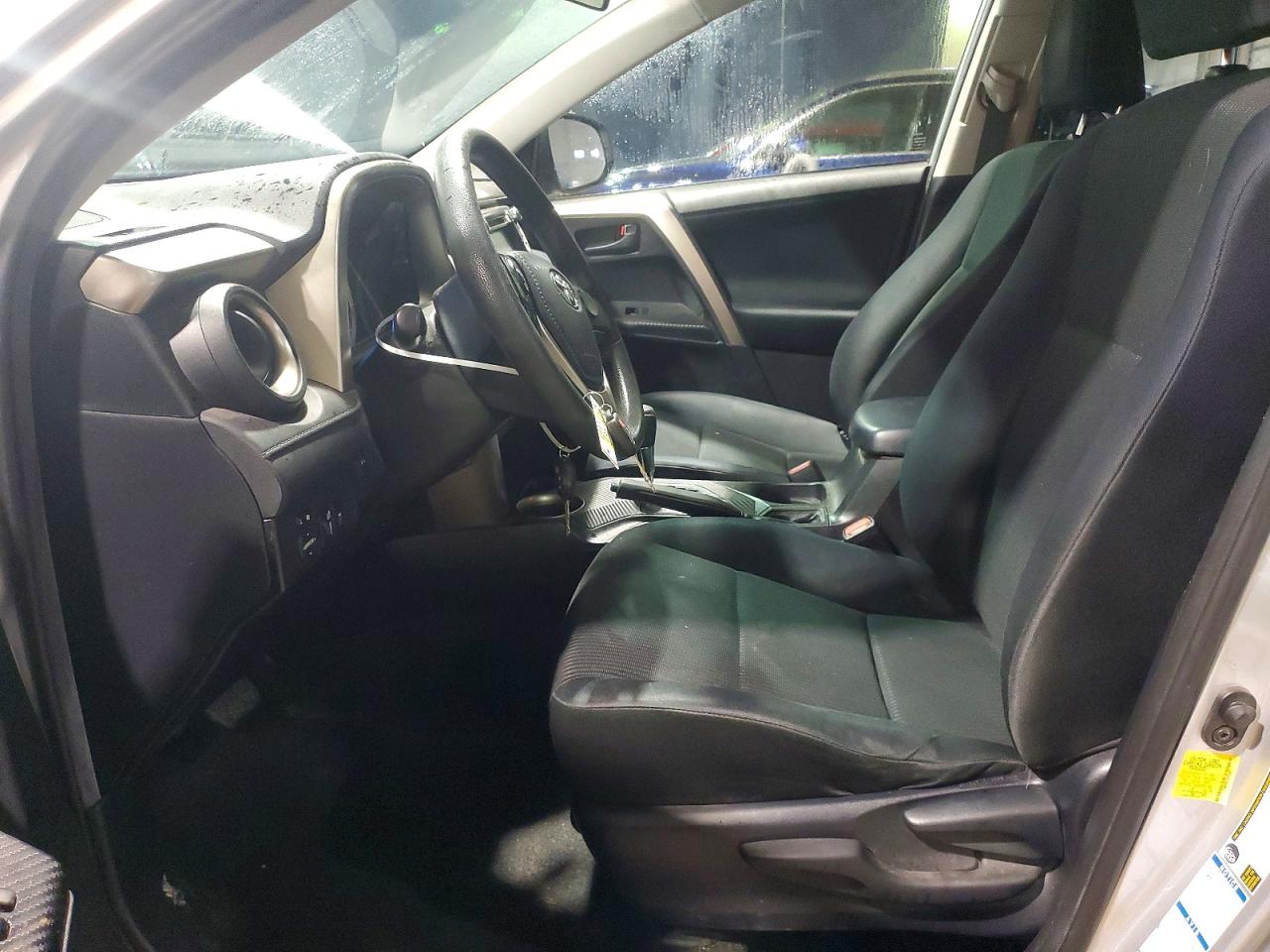 2014 TOYOTA RAV4 LE photo 7