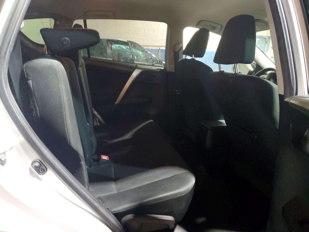 2014 TOYOTA RAV4 LE photo 11