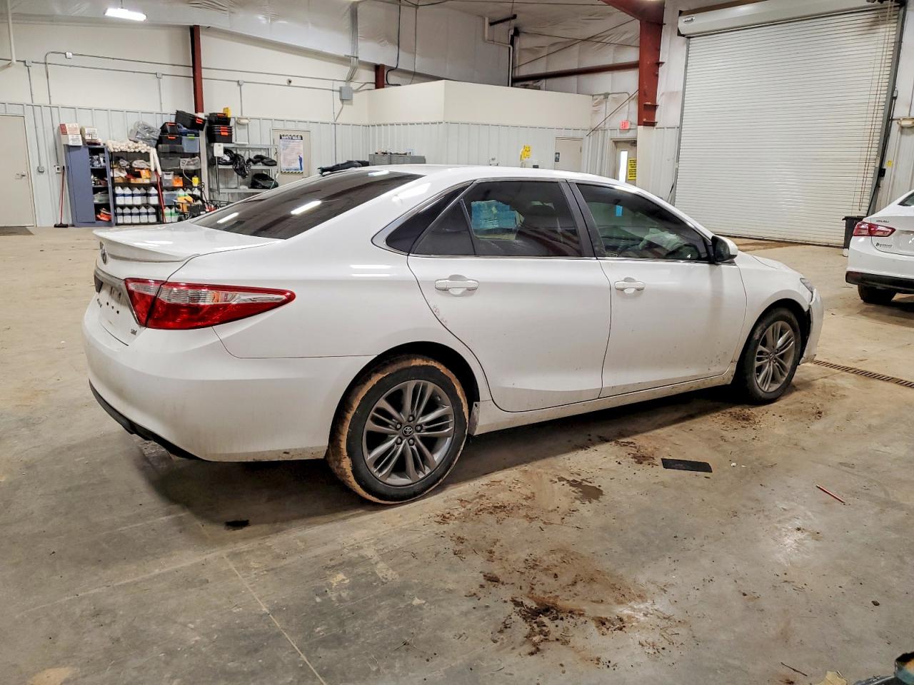 2017 TOYOTA CAMRY LE photo 3