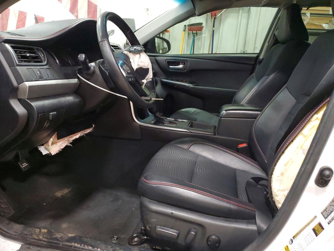 2017 TOYOTA CAMRY LE photo 7