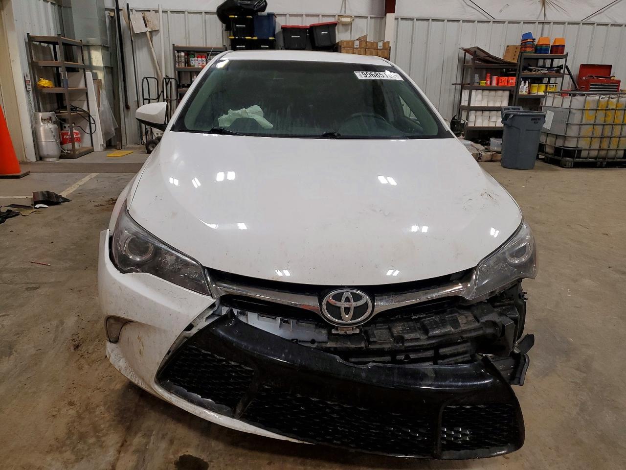 2017 TOYOTA CAMRY LE photo 5
