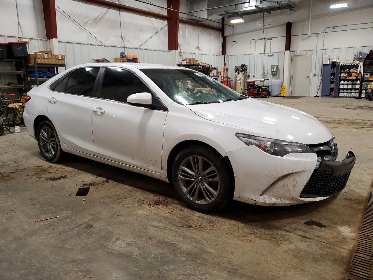 2017 TOYOTA CAMRY LE photo 4