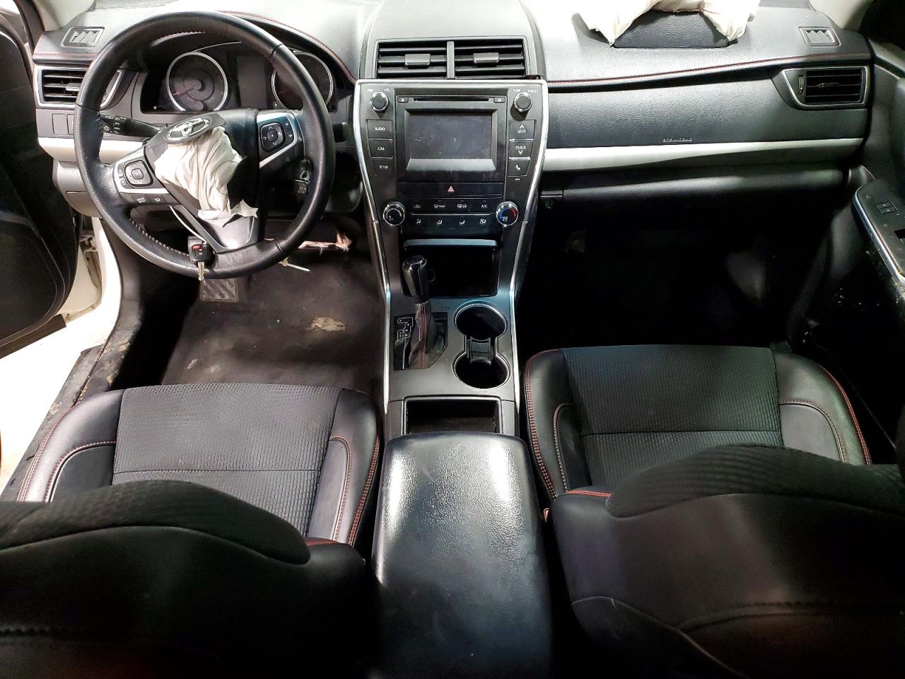 2017 TOYOTA CAMRY LE photo 8