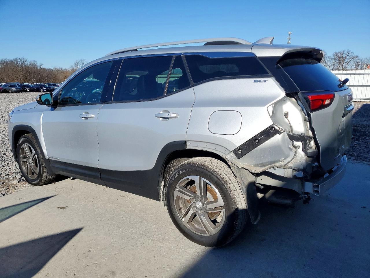 2019 GMC TERRAIN SLT photo 2