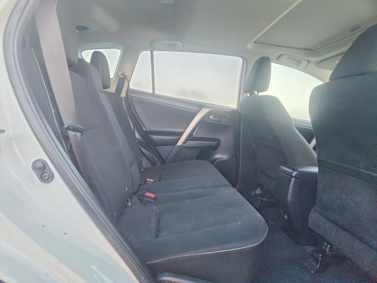 2017 TOYOTA RAV4 XLE photo 11
