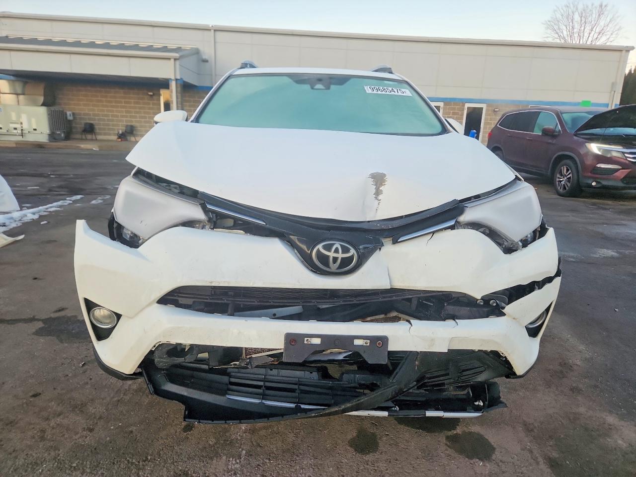 2017 TOYOTA RAV4 XLE photo 5