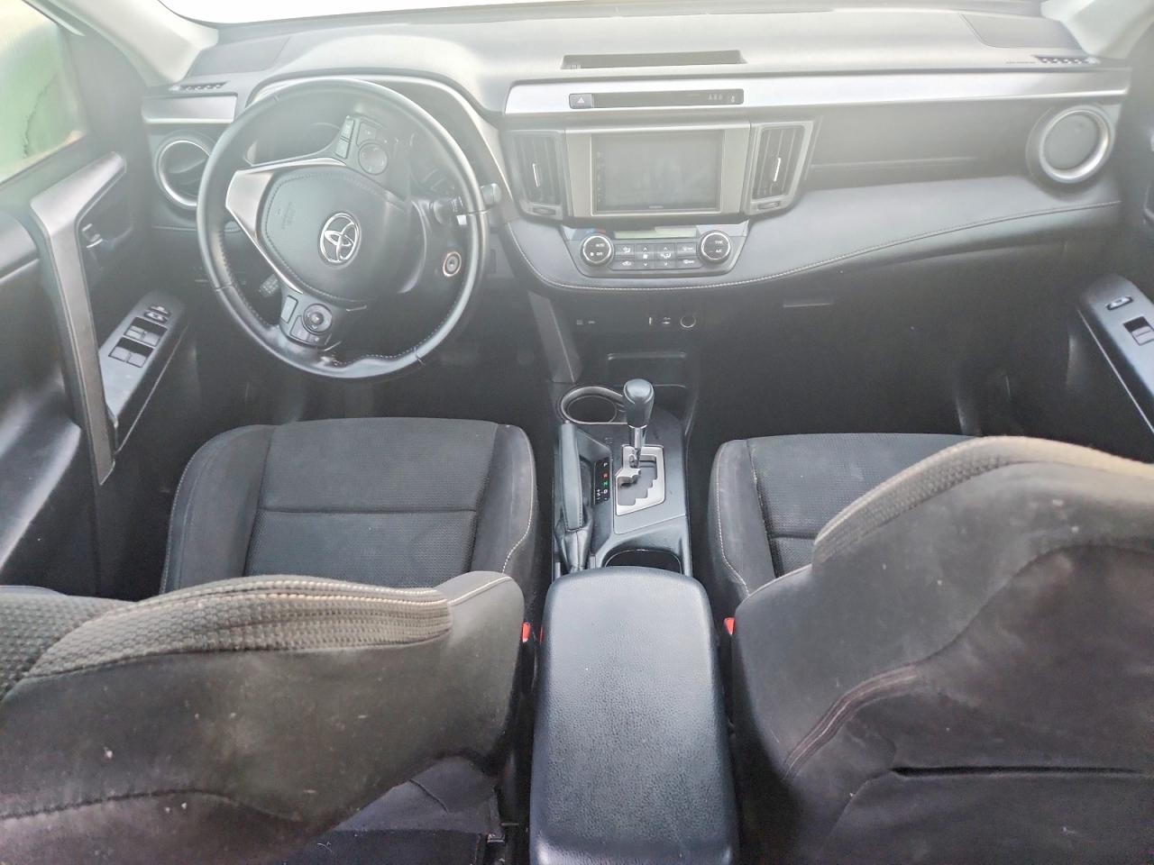 2017 TOYOTA RAV4 XLE photo 8