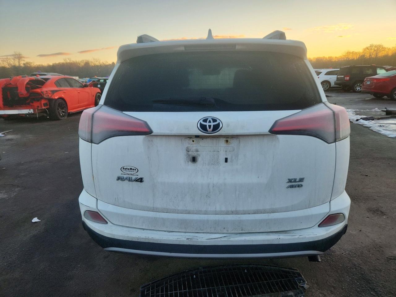 2017 TOYOTA RAV4 XLE photo 6