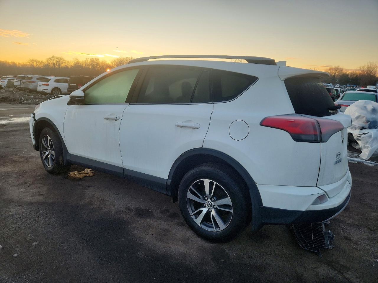 2017 TOYOTA RAV4 XLE photo 2