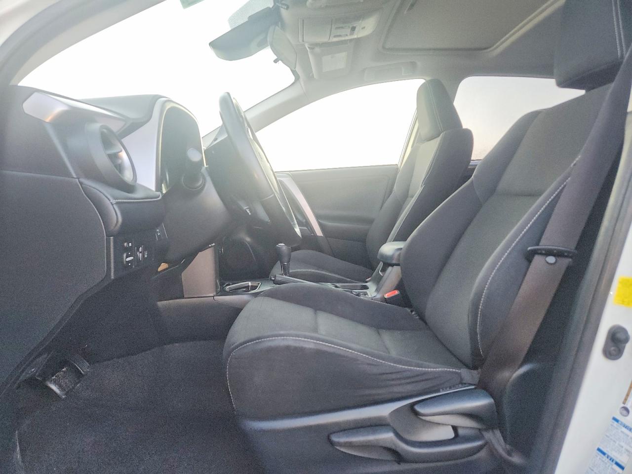 2017 TOYOTA RAV4 XLE photo 7