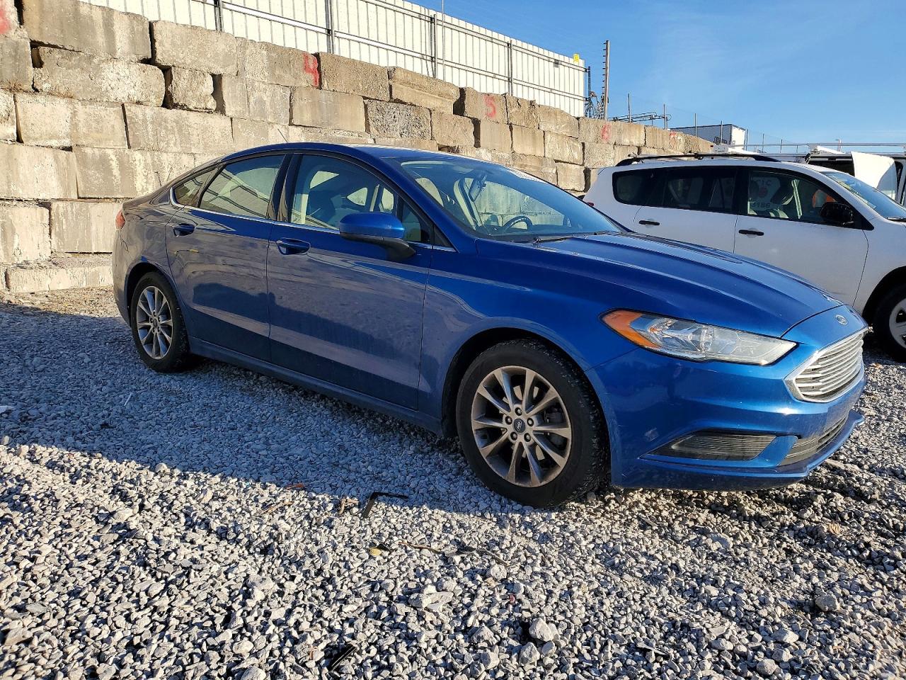 2017 FORD FUSION SE photo 4