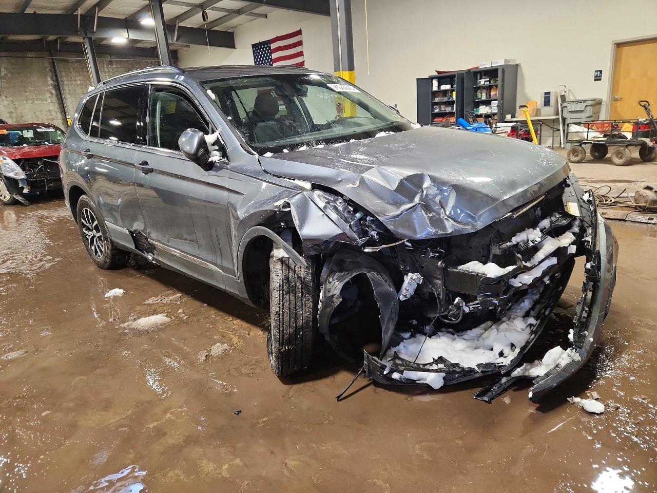 2021 VOLKSWAGEN TIGUAN SE photo 4