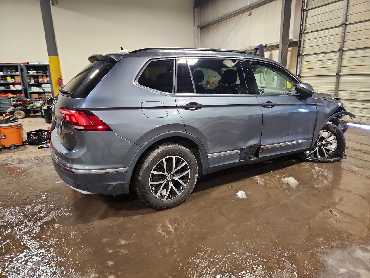 2021 VOLKSWAGEN TIGUAN SE photo 3
