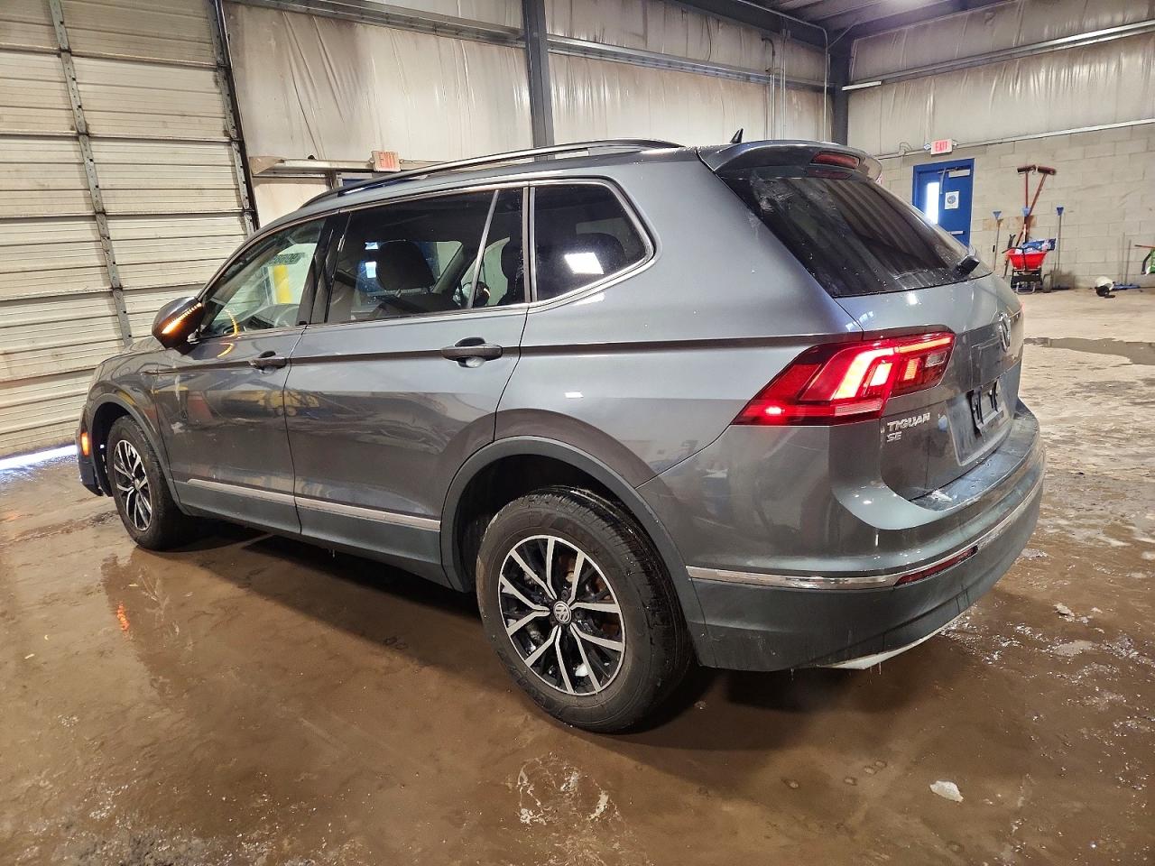 2021 VOLKSWAGEN TIGUAN SE photo 2