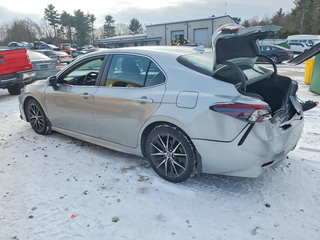 2022 TOYOTA CAMRY SE photo 2