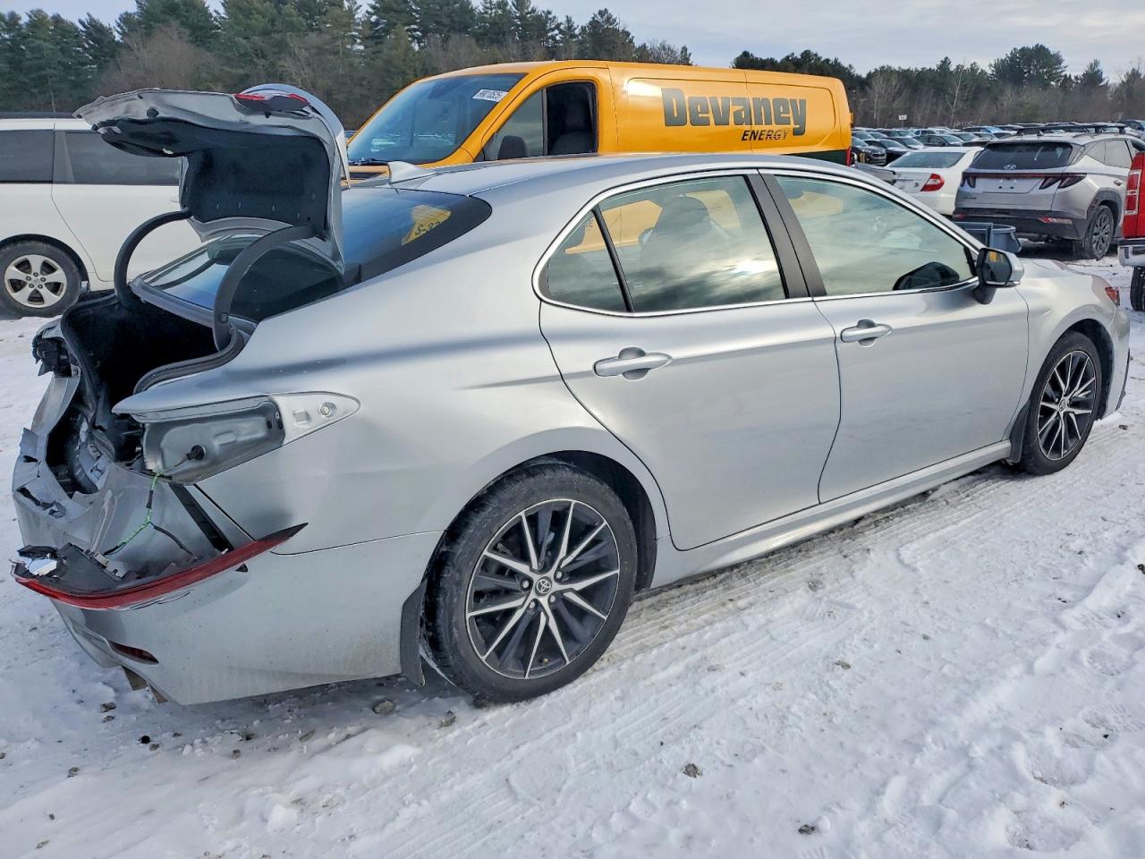 2022 TOYOTA CAMRY SE photo 3