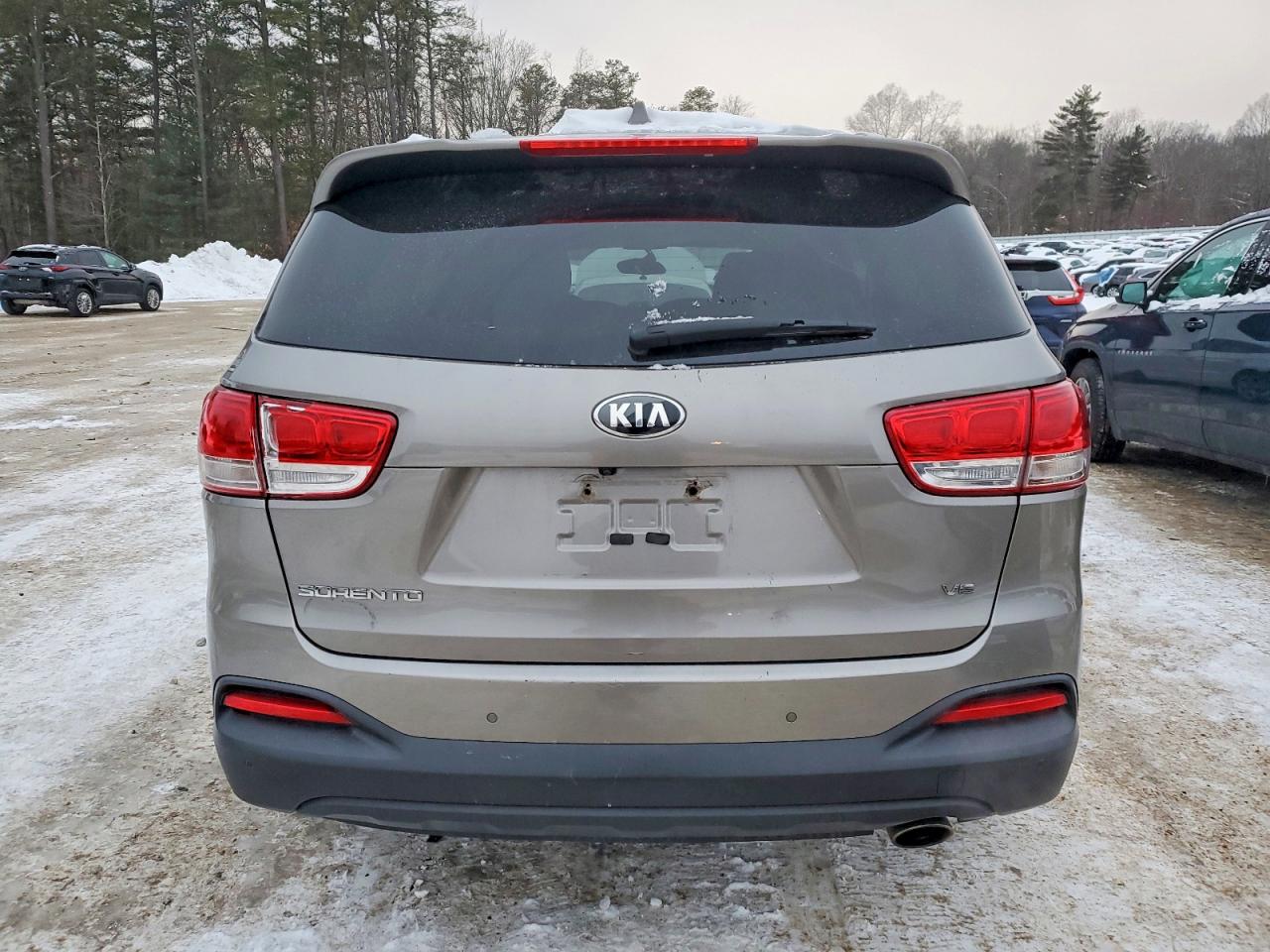 2016 KIA SORENTO LX photo 6
