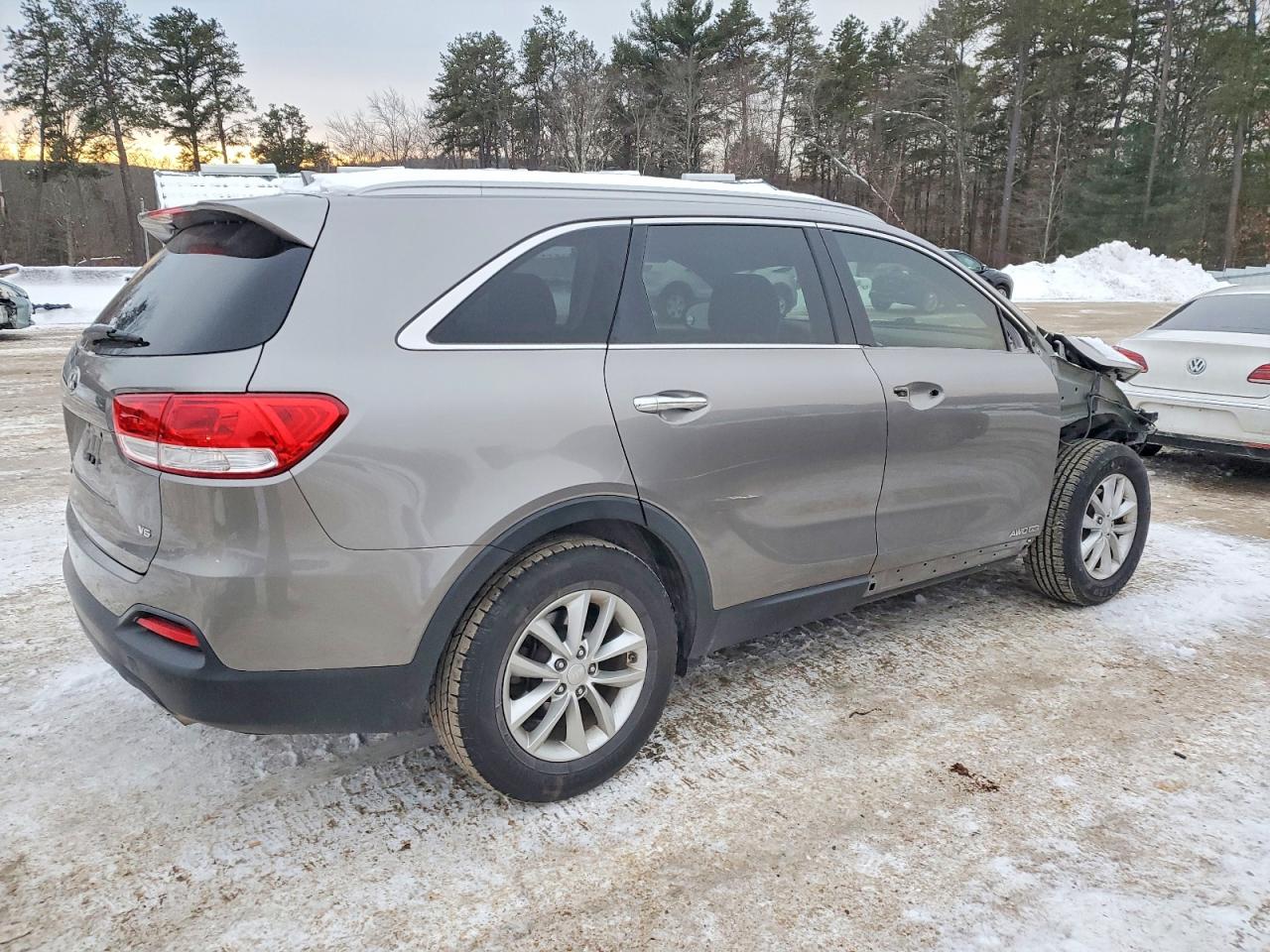 2016 KIA SORENTO LX photo 3