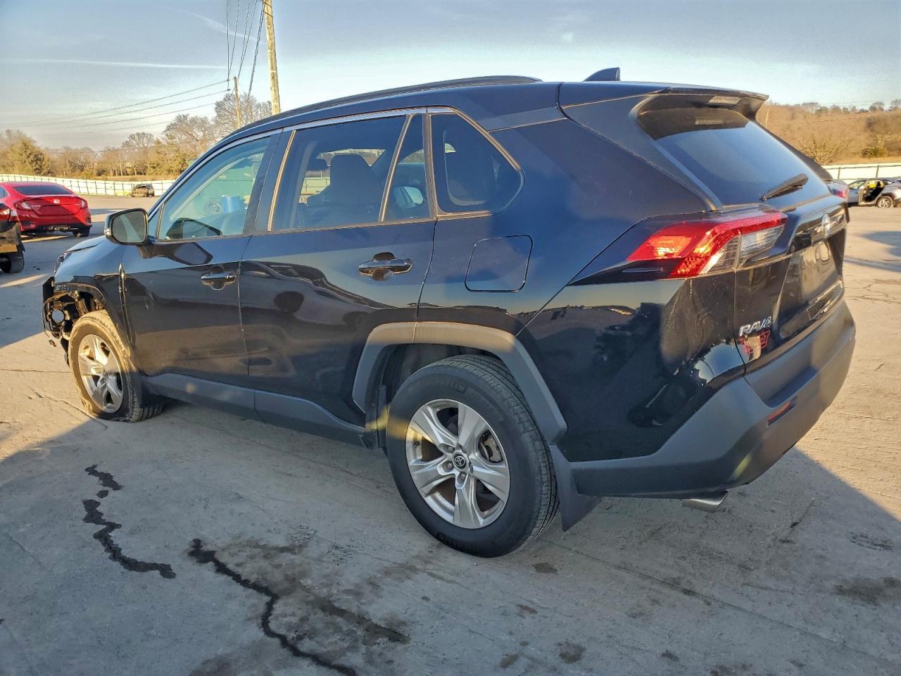 2021 TOYOTA RAV4 XLE photo 2