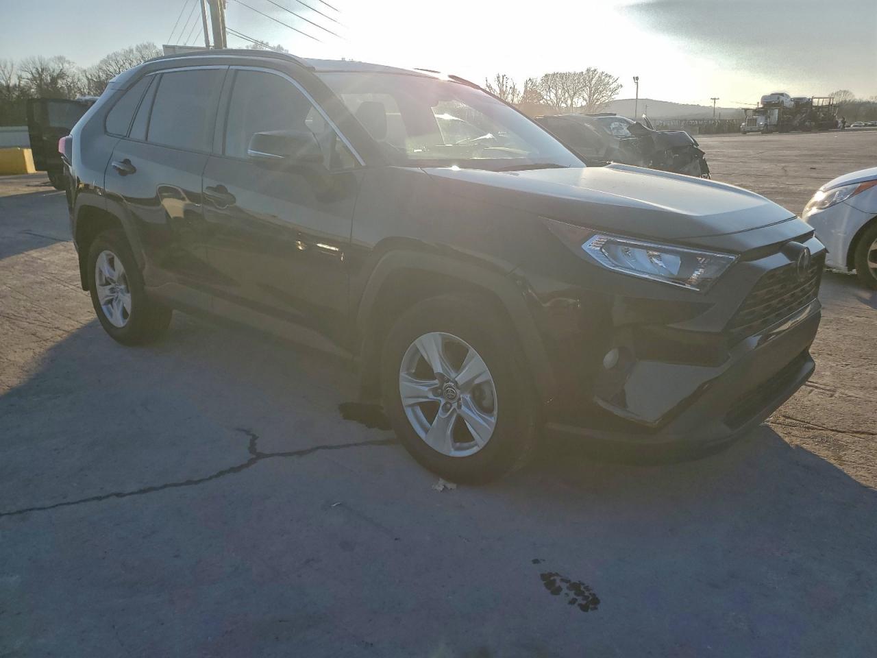 2021 TOYOTA RAV4 XLE photo 4