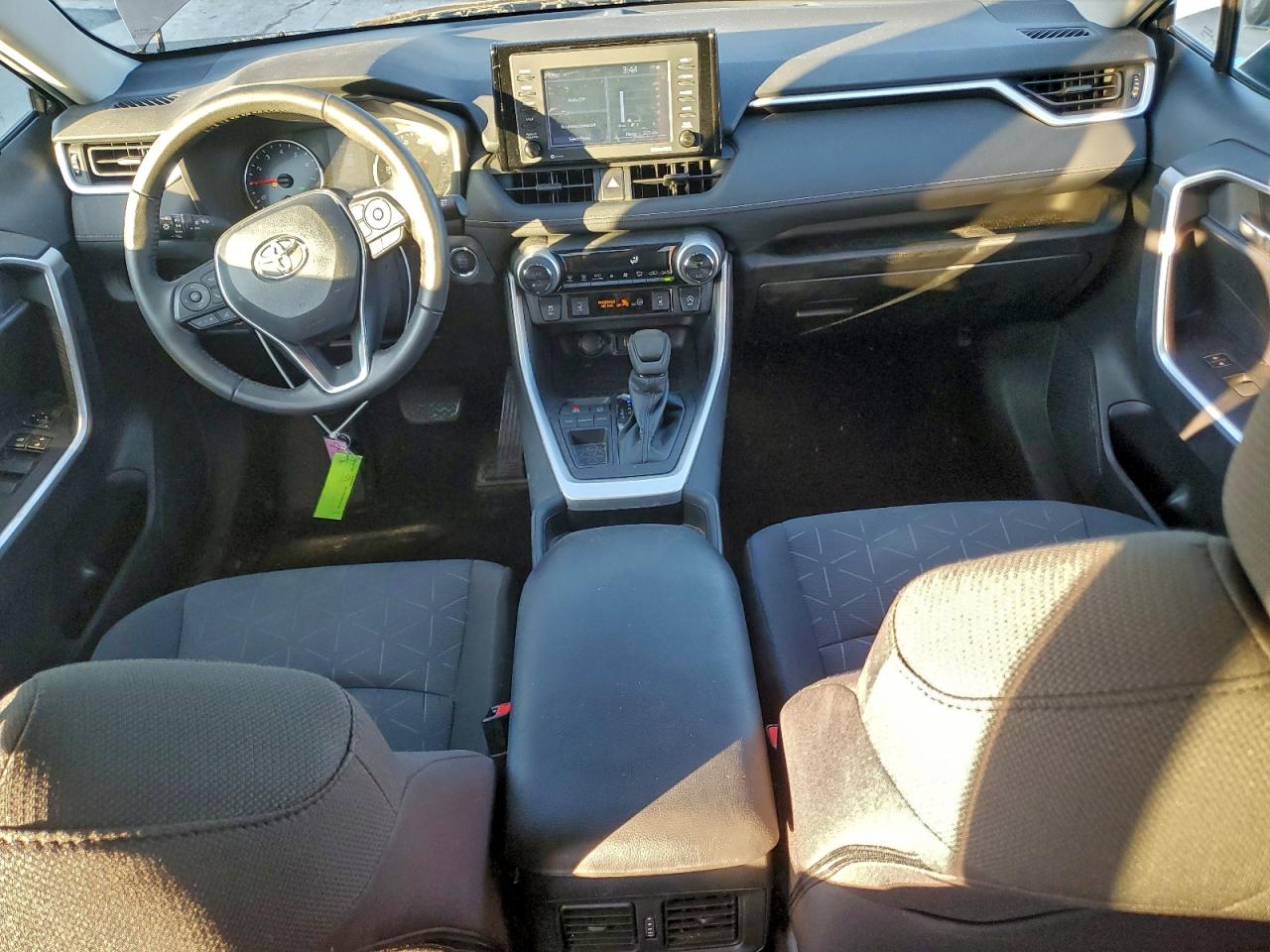 2021 TOYOTA RAV4 XLE photo 8