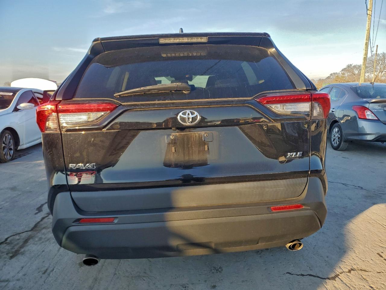 2021 TOYOTA RAV4 XLE photo 6