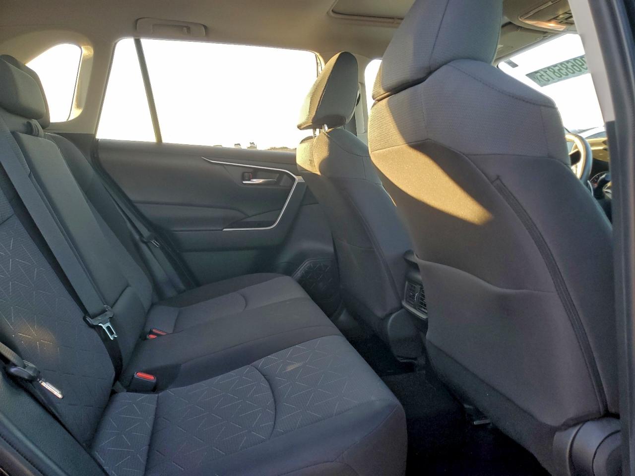 2021 TOYOTA RAV4 XLE photo 11