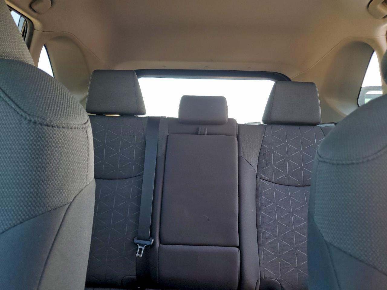 2021 TOYOTA RAV4 XLE photo 10