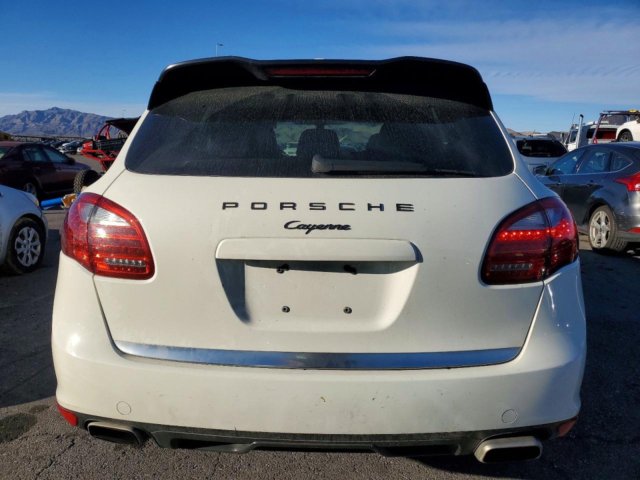2011 PORSCHE CAYENNE photo 6