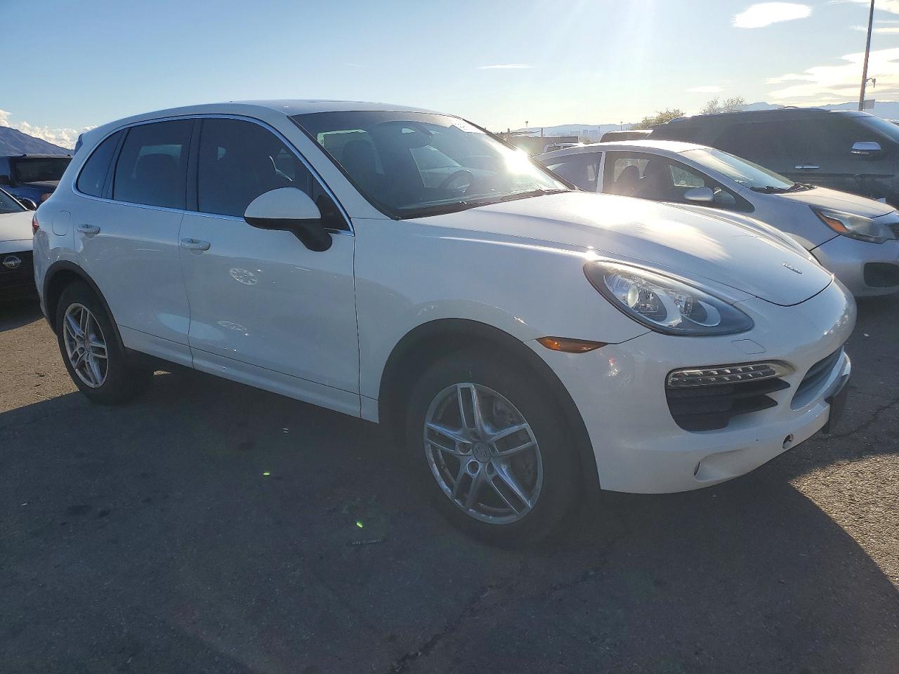 2011 PORSCHE CAYENNE photo 4