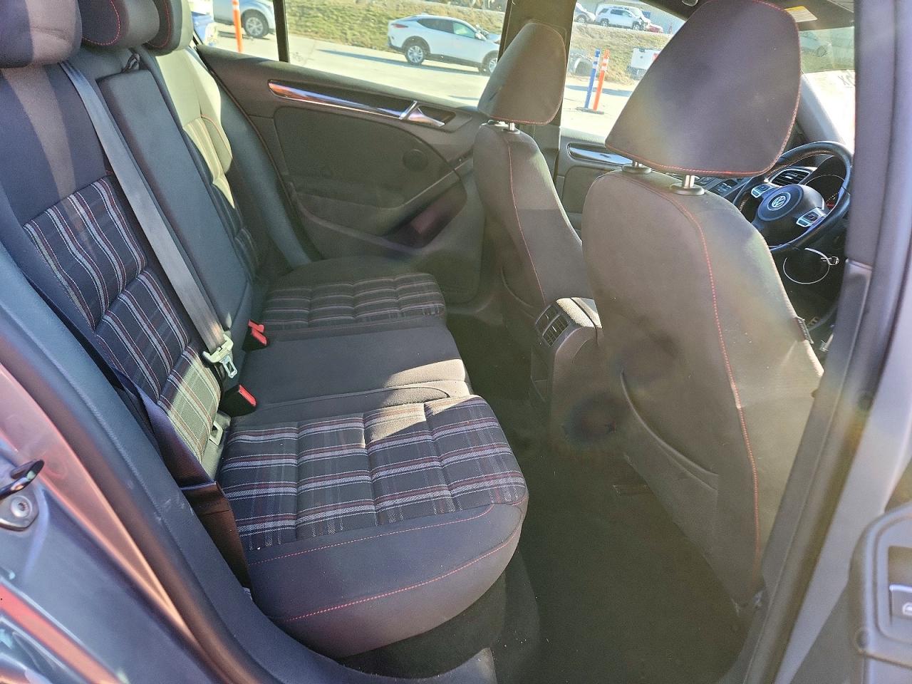 2012 VOLKSWAGEN GTI photo 10
