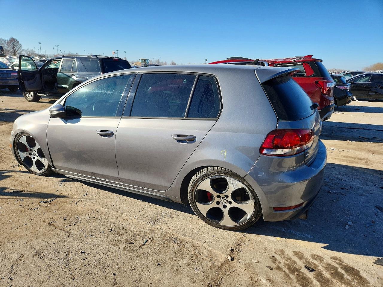 2012 VOLKSWAGEN GTI photo 2