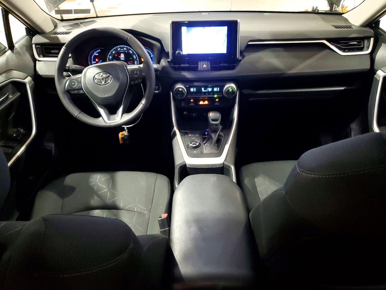 2024 TOYOTA RAV4 XLE photo 8