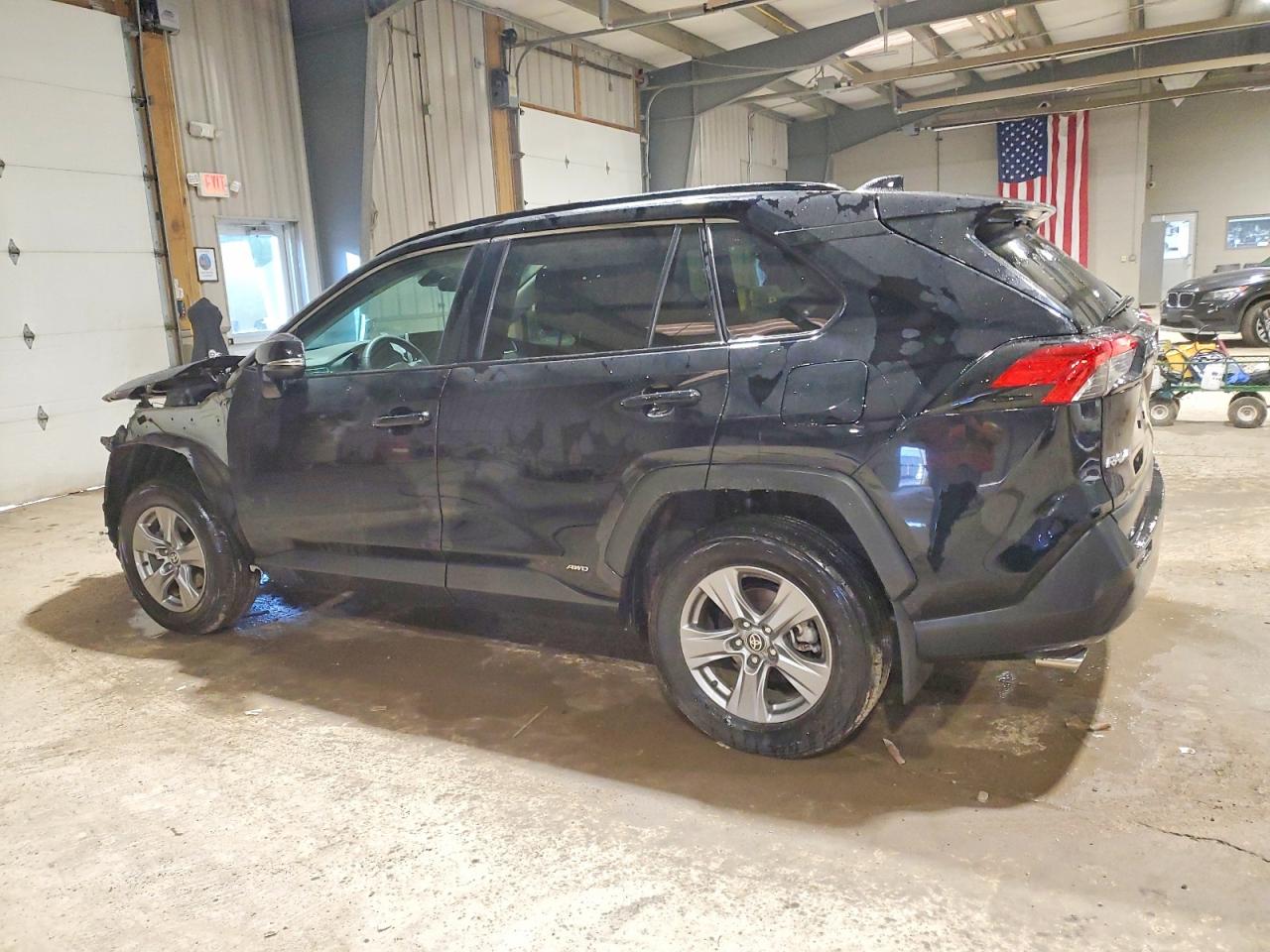 2024 TOYOTA RAV4 XLE photo 2