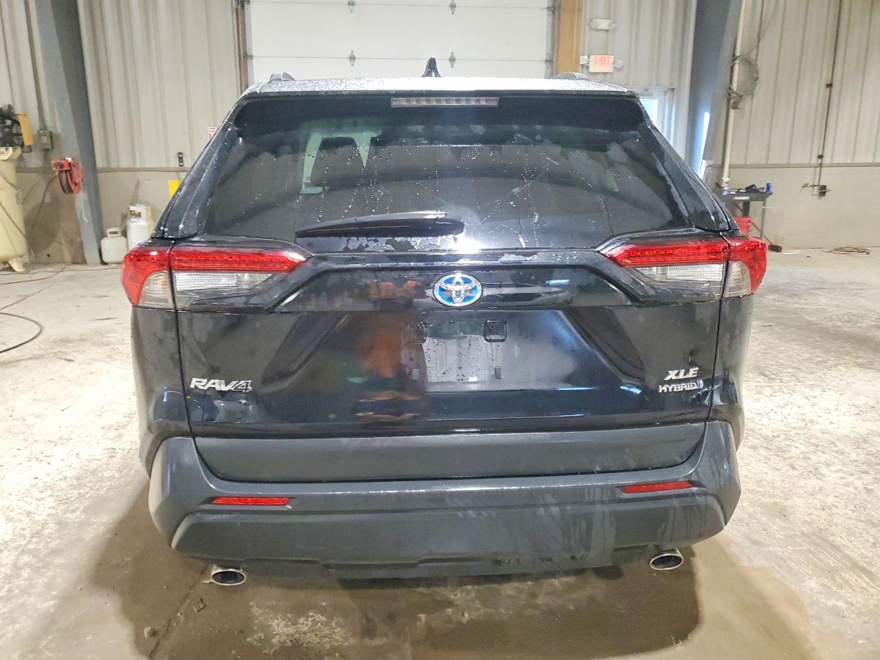 2024 TOYOTA RAV4 XLE photo 6