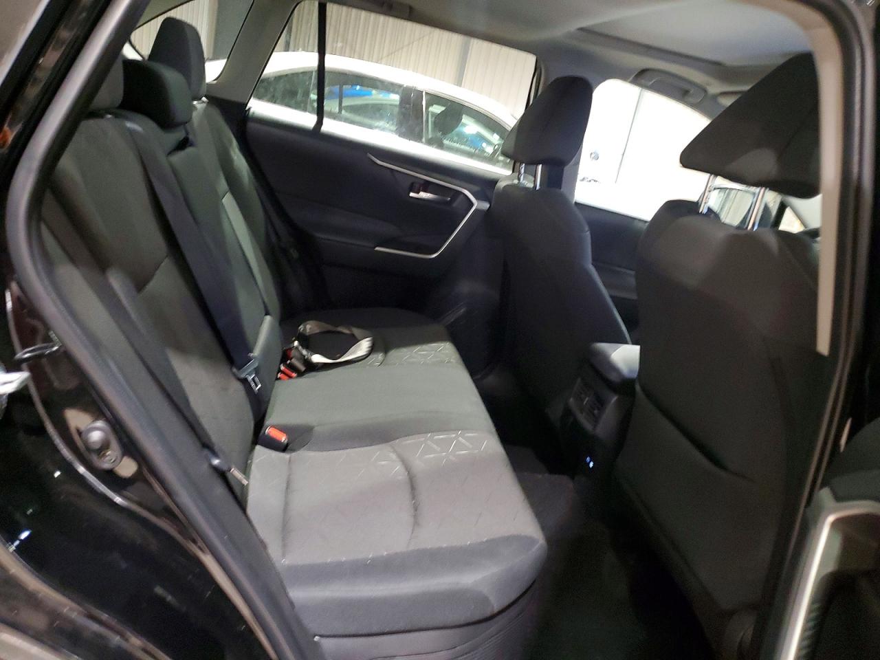2024 TOYOTA RAV4 XLE photo 11