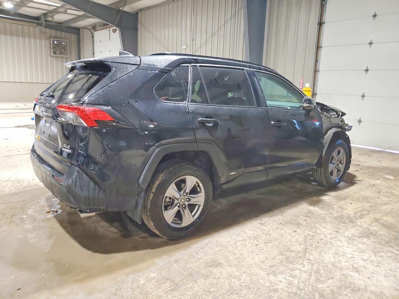 2024 TOYOTA RAV4 XLE photo 3