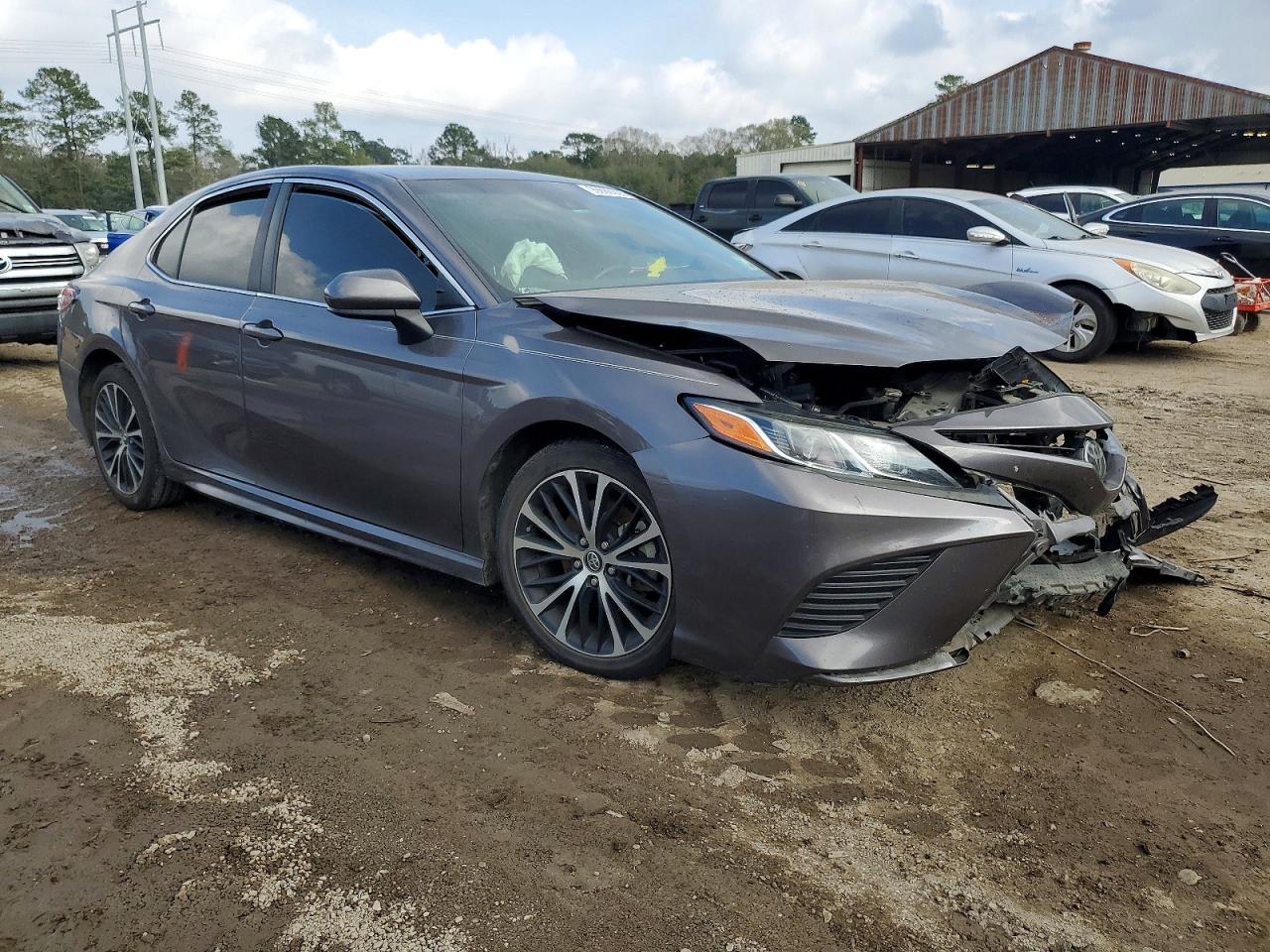 2020 TOYOTA CAMRY SE photo 4