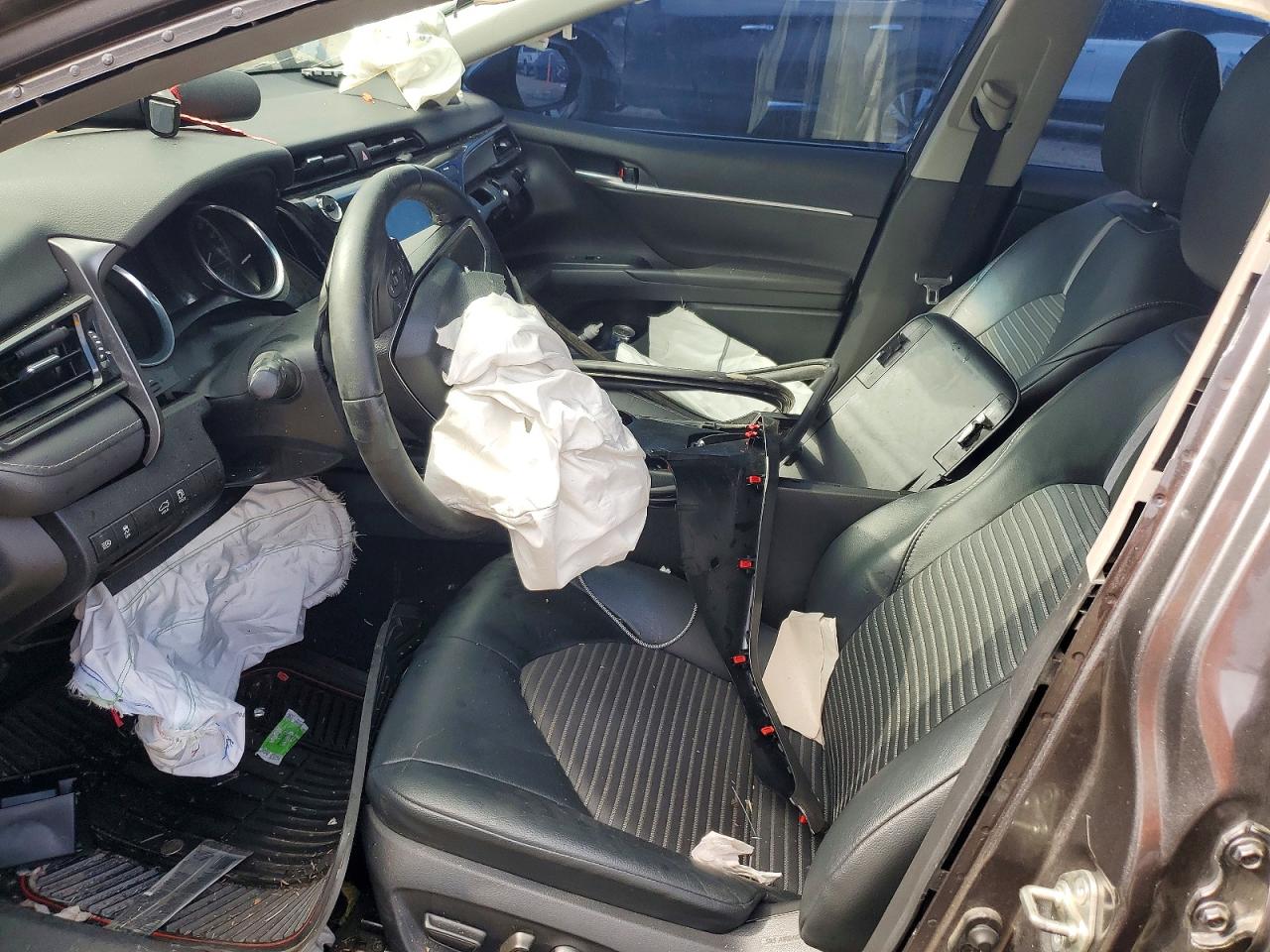 2020 TOYOTA CAMRY SE photo 7