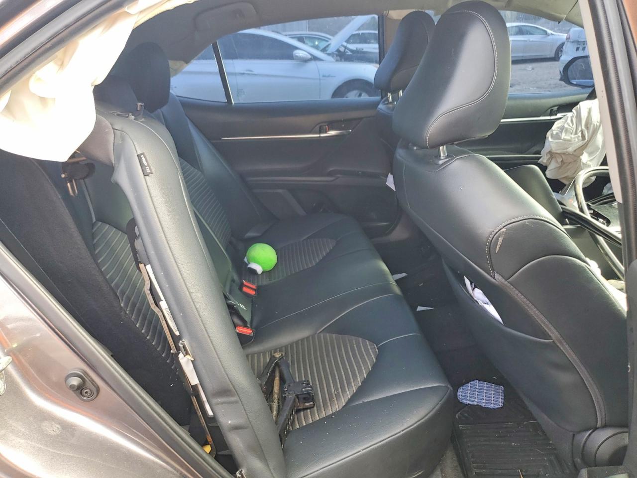 2020 TOYOTA CAMRY SE photo 10