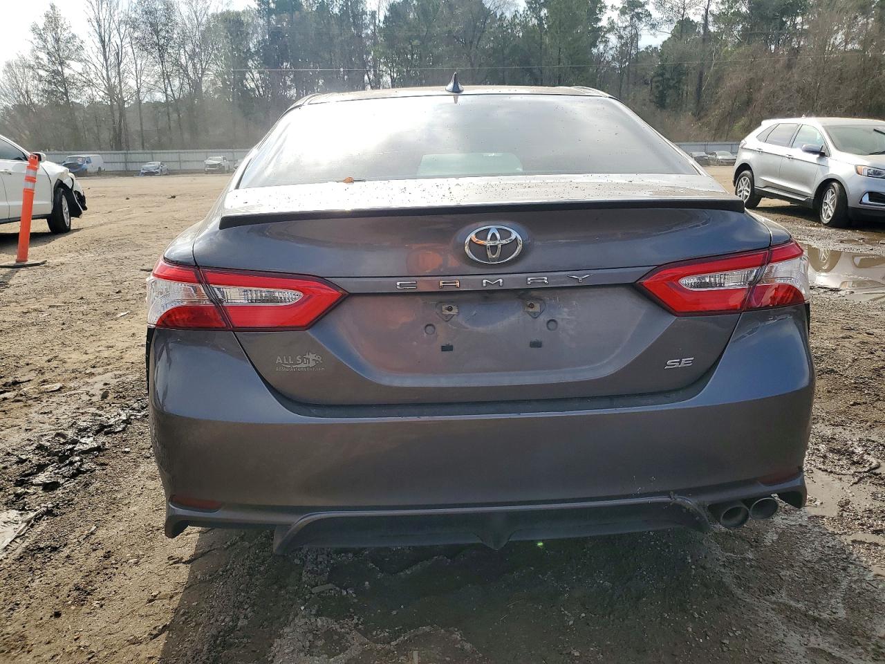 2020 TOYOTA CAMRY SE photo 6