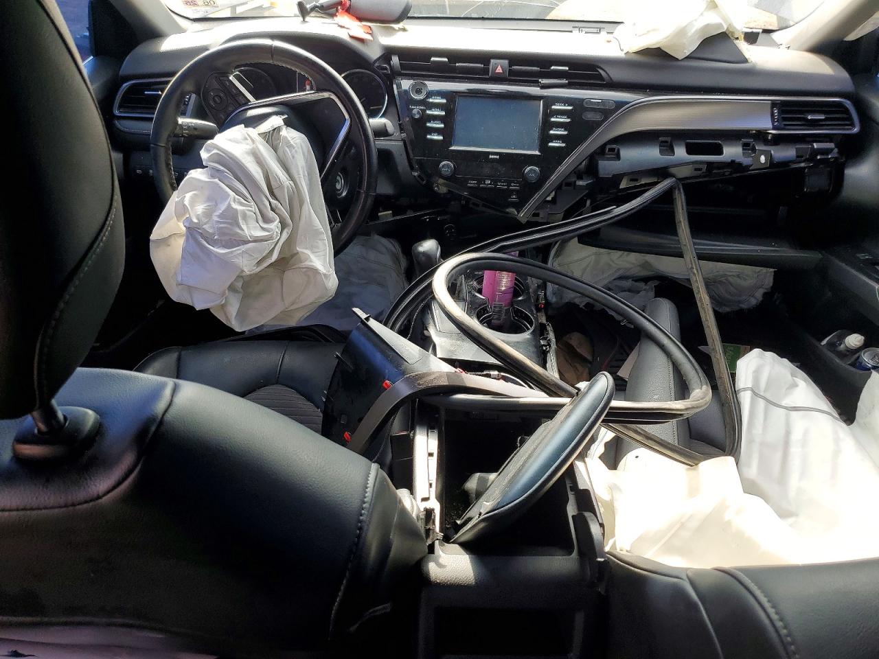 2020 TOYOTA CAMRY SE photo 8