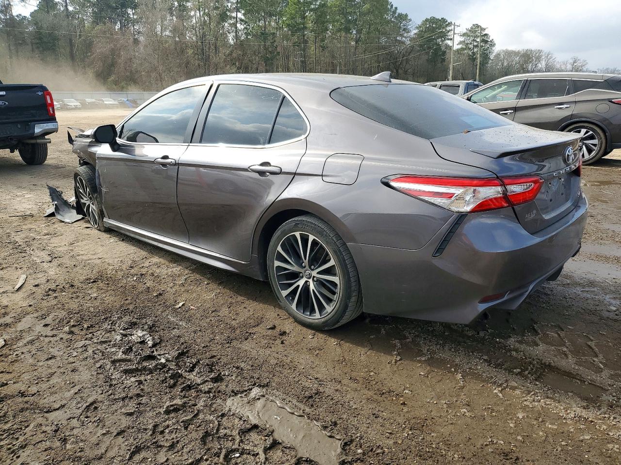 2020 TOYOTA CAMRY SE photo 2