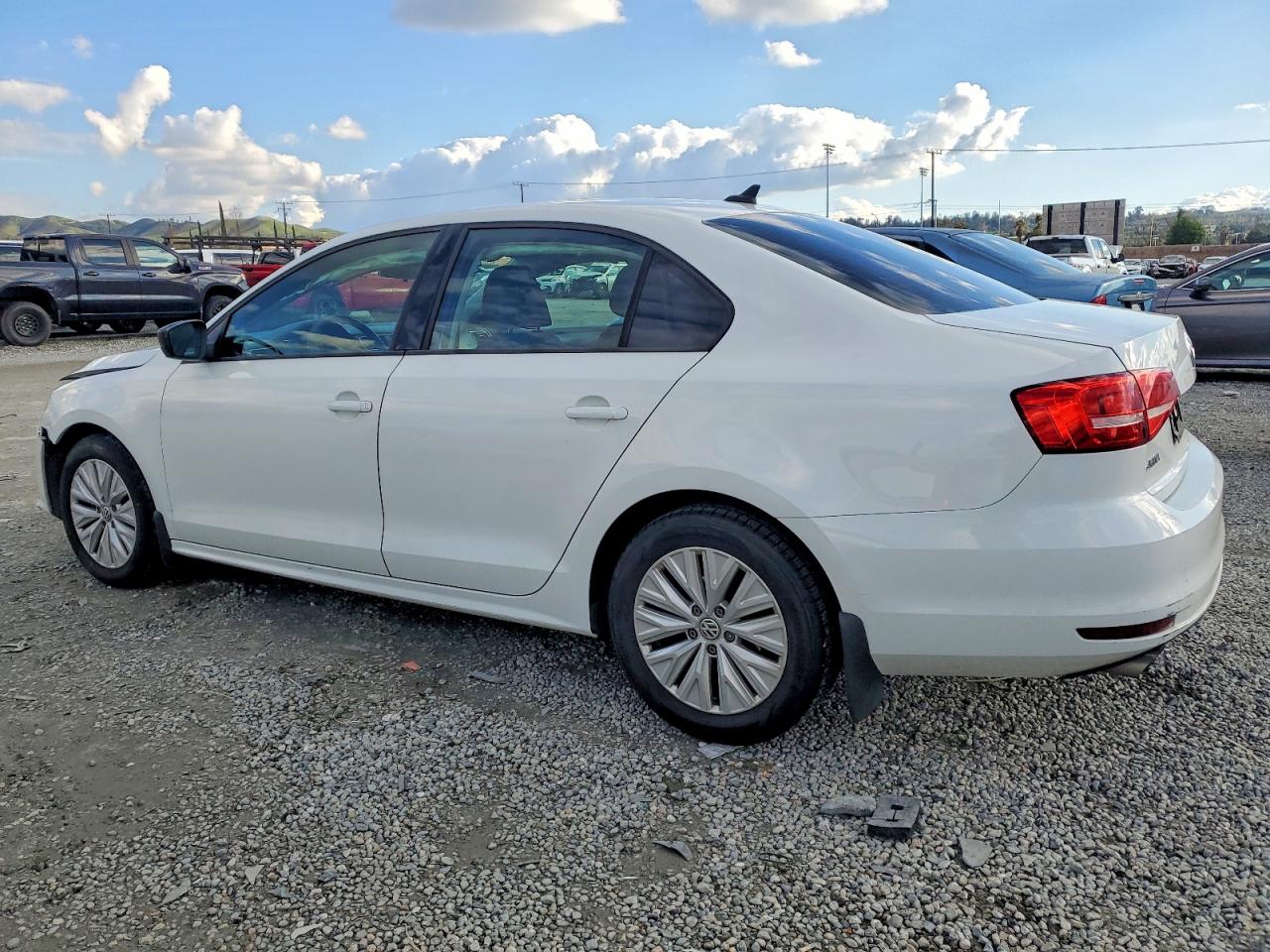 2015 VOLKSWAGEN JETTA TDI photo 2