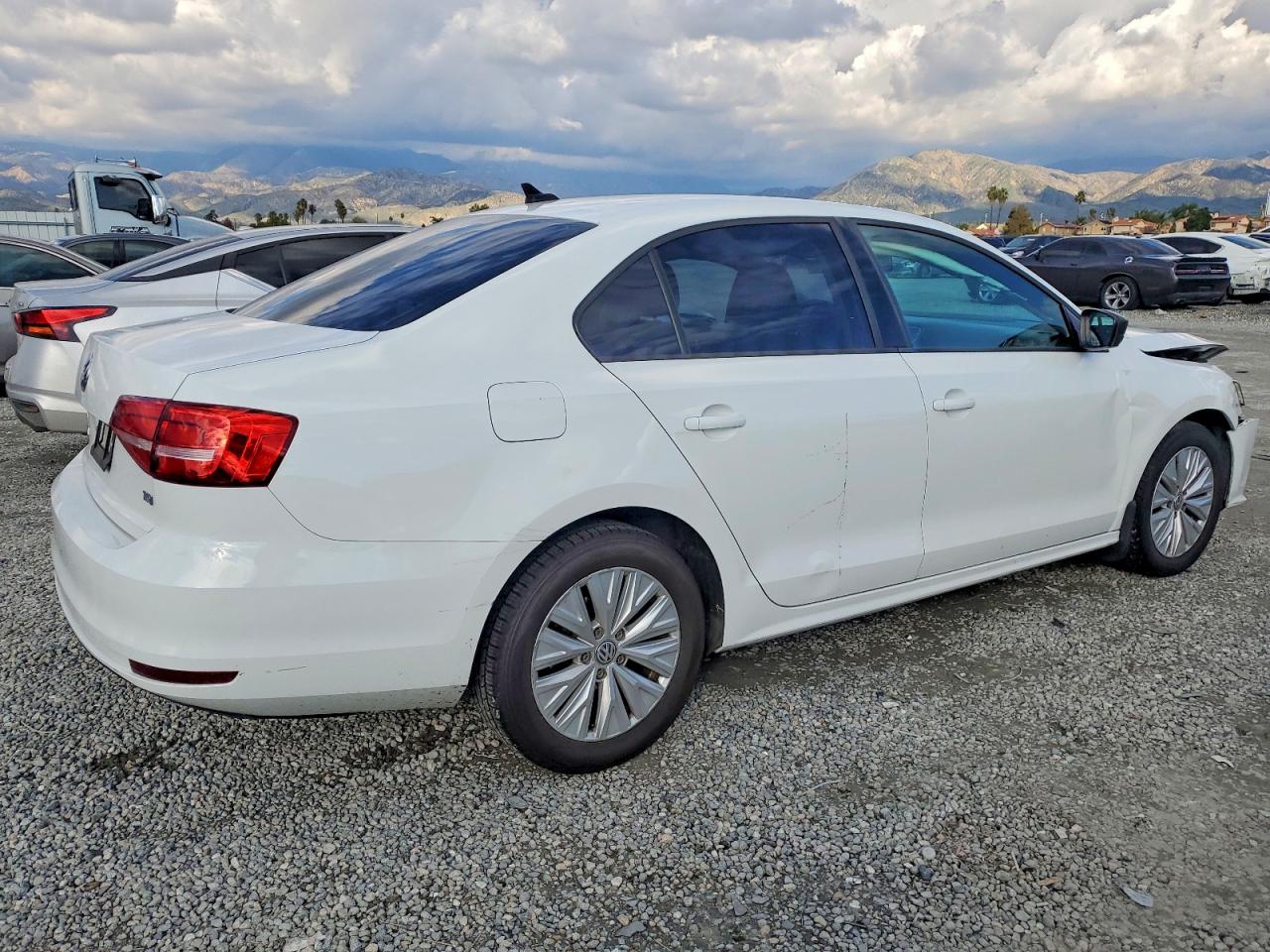 2015 VOLKSWAGEN JETTA TDI photo 3